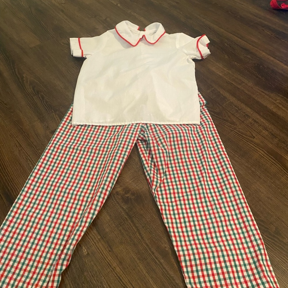 Boys Christmas outfit, size 4T, worn once, boutique